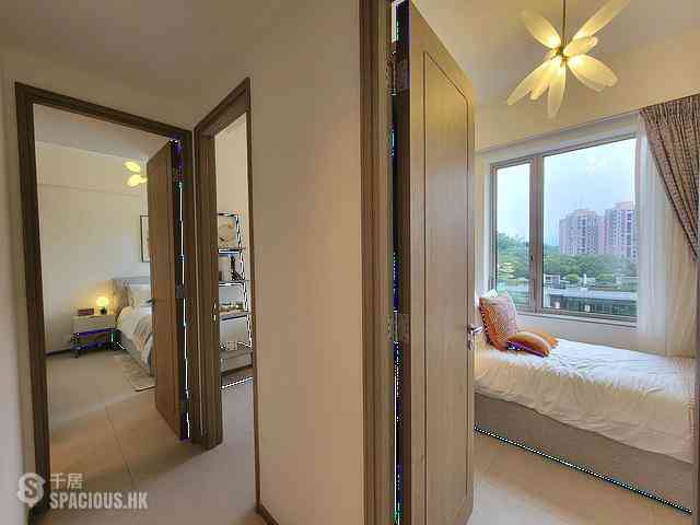 Gold Coast / So Kwun Wat - Grand Jeté 04