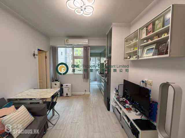 Sai Ying Pun - Fu Moon Building 01