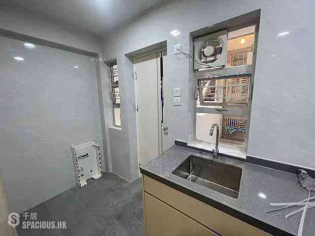 Quarry Bay - Lai King Mansion 01