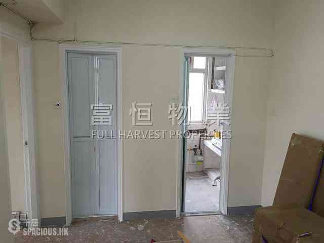 Shau Kei Wan - Tung Fai Building 02