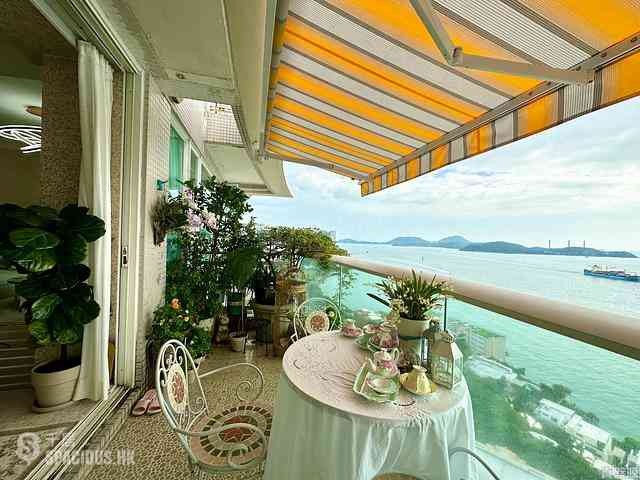 Pok Fu Lam - Villas Sorrento 01