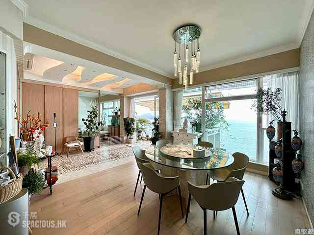 Pok Fu Lam - Villas Sorrento 02