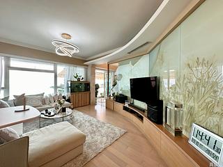 Pok Fu Lam - Villas Sorrento 05