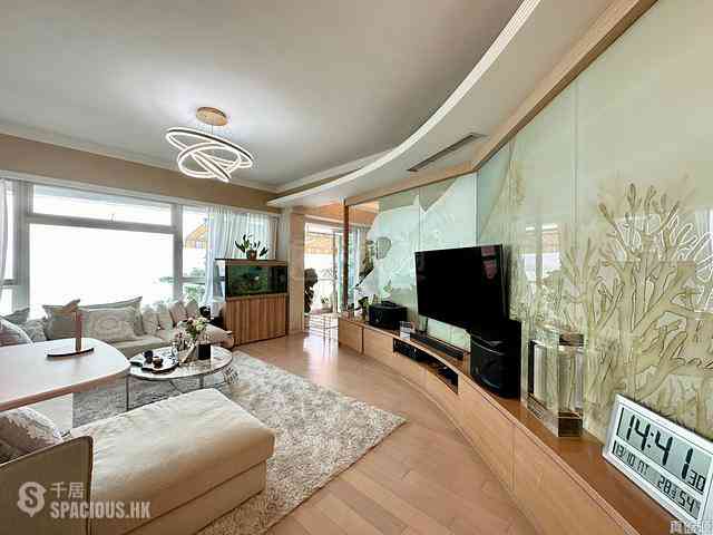 Pok Fu Lam - Villas Sorrento 05