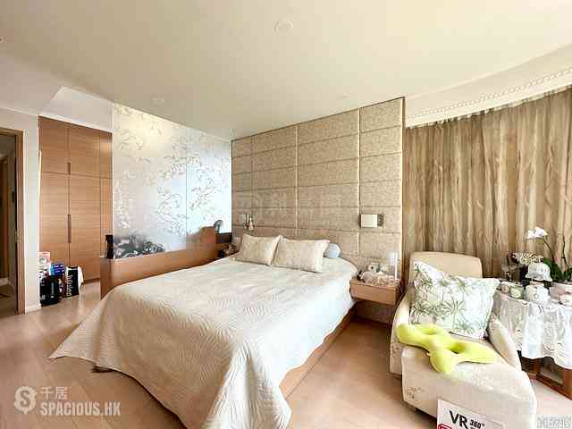 Pok Fu Lam - Villas Sorrento 06