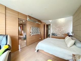 Pok Fu Lam - Villas Sorrento 07