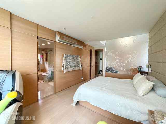 Pok Fu Lam - Villas Sorrento 07