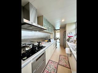 Pok Fu Lam - Villas Sorrento 08