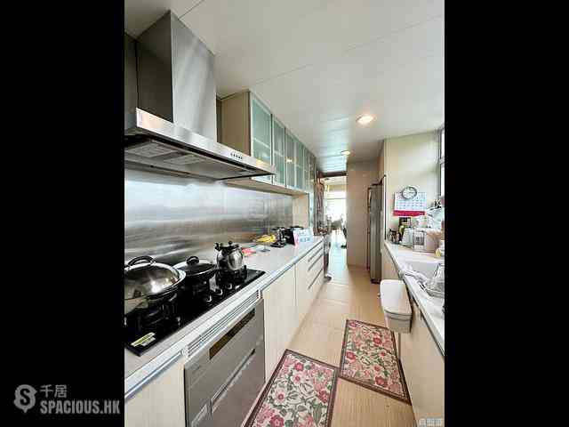 Pok Fu Lam - Villas Sorrento 08