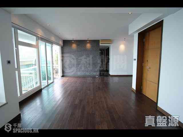 Pok Fu Lam - Villas Sorrento 03