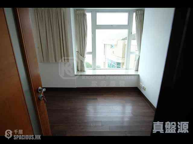 Pok Fu Lam - Villas Sorrento 05