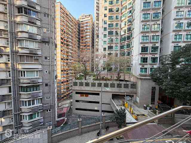 Mid Levels West - Fook Wah Mansions 03
