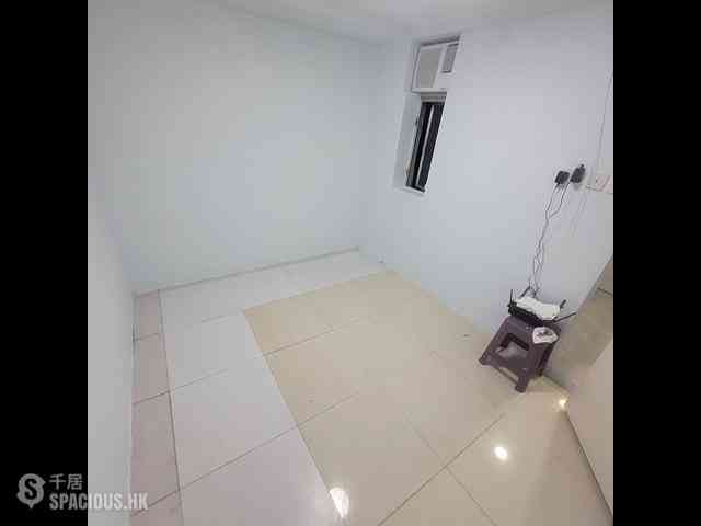 Mong Kok - Yuen Fat Building 01