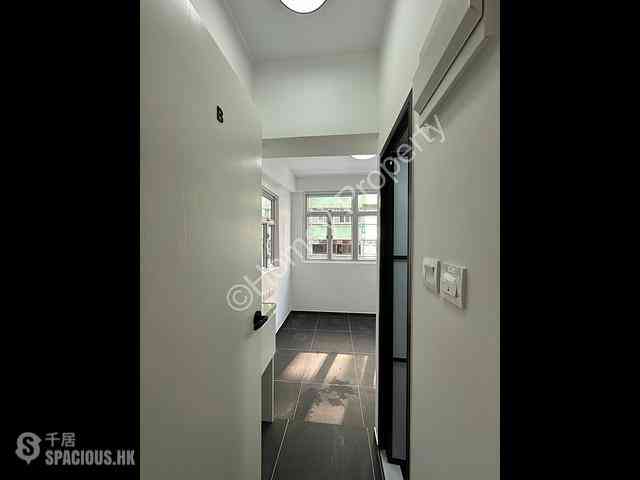 Mong Kok - Lung Fai House 01