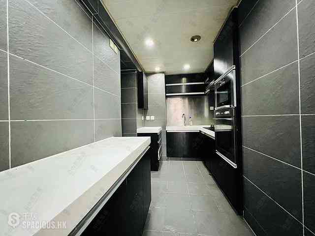 Wan Chai - Phoenix Court Block 3 10