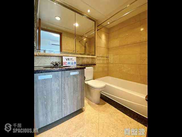 West Kowloon - The Arch Star Tower (Block 2) 01