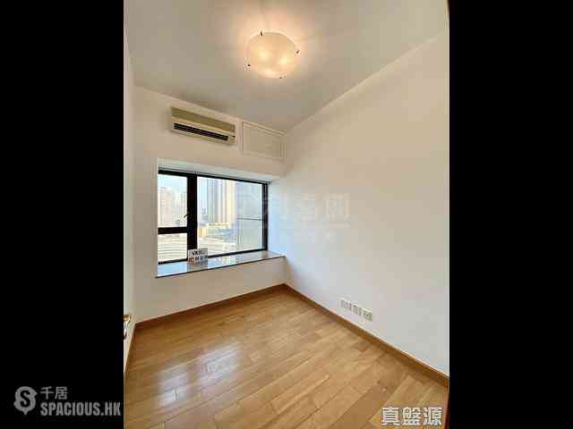 West Kowloon - The Arch Star Tower (Block 2) 04