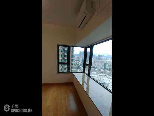 West Kowloon - The Arch Star Tower (Block 2) 08