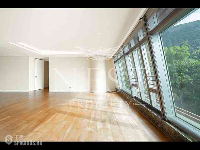 Repulse Bay - The Lily 14