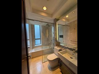 Wan Chai - The Avenue Phase 2 04