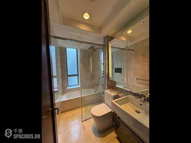 Wan Chai - The Avenue Phase 2 04