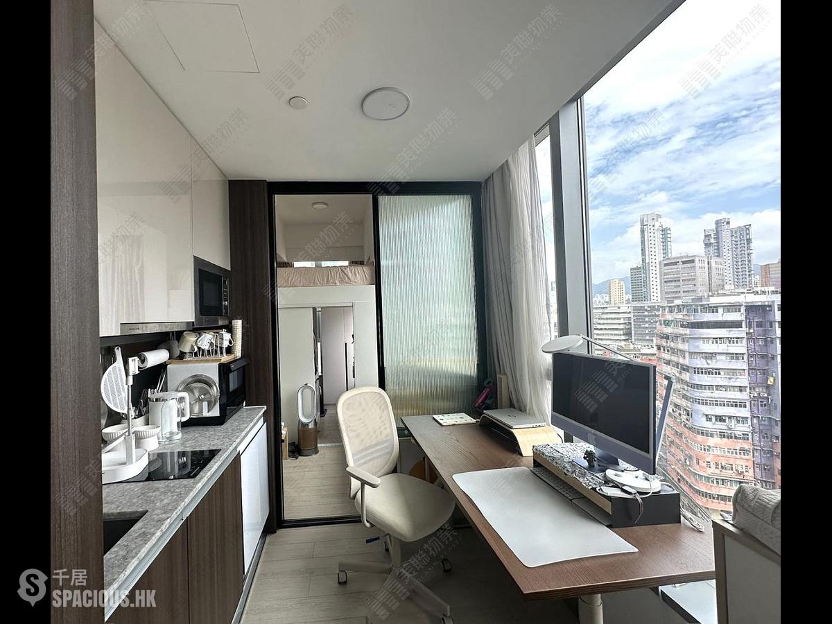 Tai Kok Tsui - L・Living 23 01