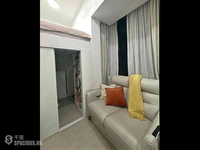 Tai Kok Tsui - L・Living 23 03