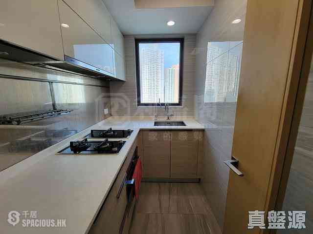 Tseung Kwan O - Twin Peaks Block 2 05