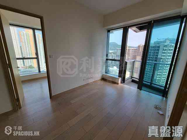 Tseung Kwan O - Twin Peaks Block 2 02