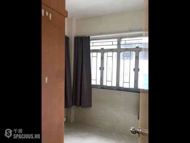 Sai Ying Pun - Lee Wah Mansion 03