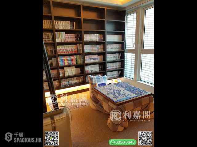 Clear Water Bay - Hillview Court 09