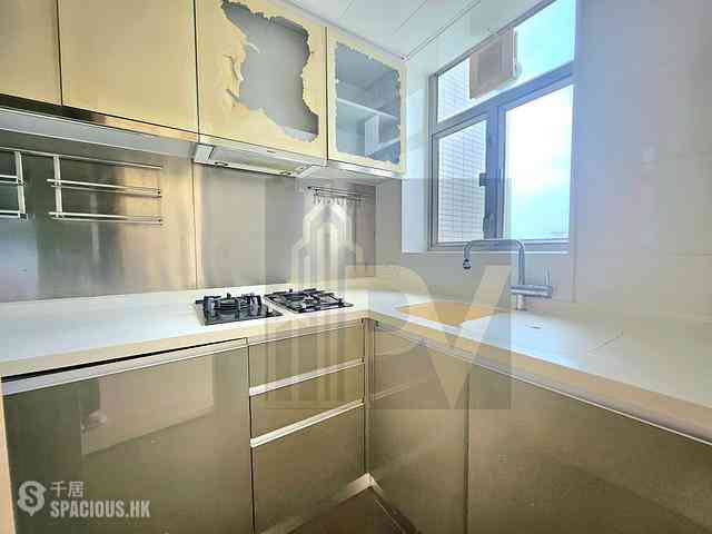 Sai Ying Pun - Island Crest 05