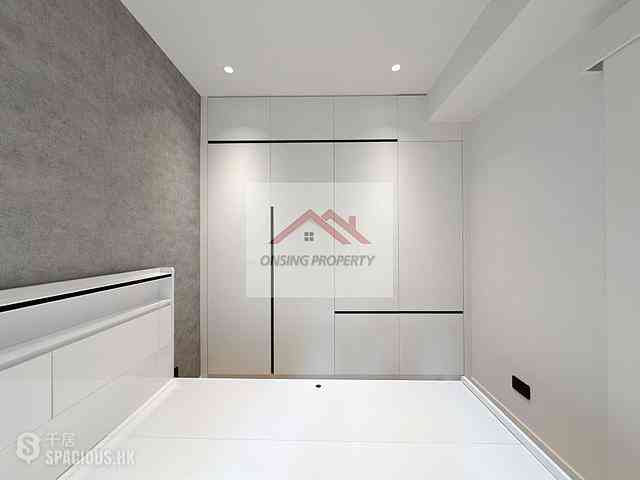 Wan Chai - Hang Tak Building 08