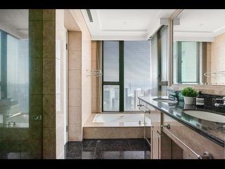 Mid Levels Central - The Harbourview 09