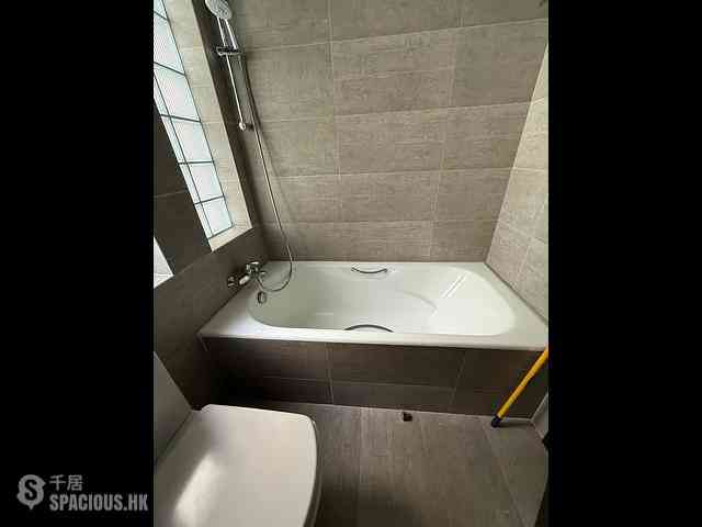 Causeway Bay - Lai Yuen Apartments 08