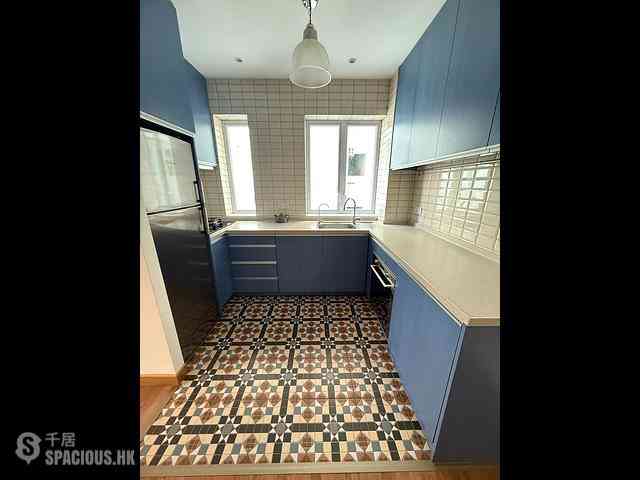 Causeway Bay - Lai Yuen Apartments 09