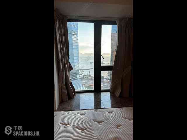 West Kowloon - The Arch Star Tower (Block 2) 02