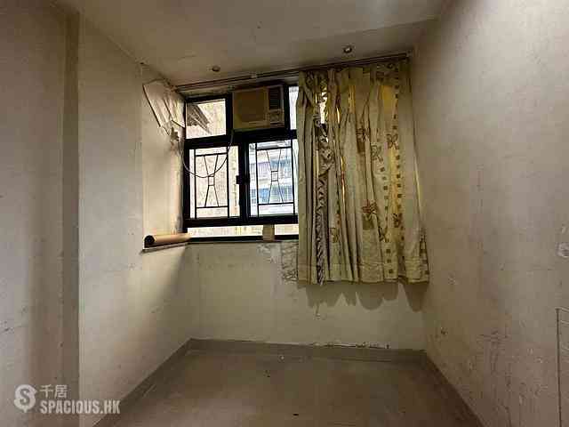 Wan Chai - Hung Yip Building 04