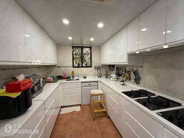 Chung Hom Kok - Coral Villas 03