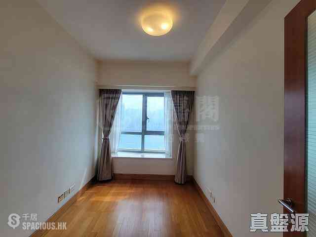 West Kowloon - The Harbourside Block 3 02