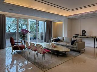 The Peak - Strawberry Hill 03