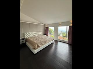 The Peak - Strawberry Hill 05