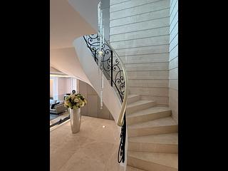 The Peak - Strawberry Hill 11