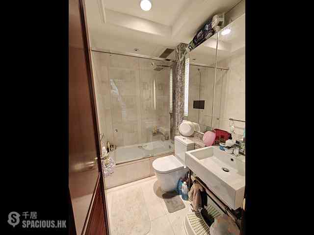 Wan Chai - The Avenue Phase 2 Block 1 02