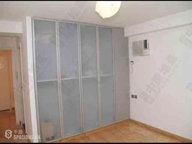 Wan Chai - Phoenix Court Block 4 04