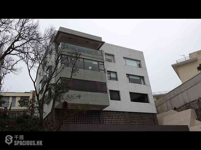 Chung Hom Kok - Cape Villa 01