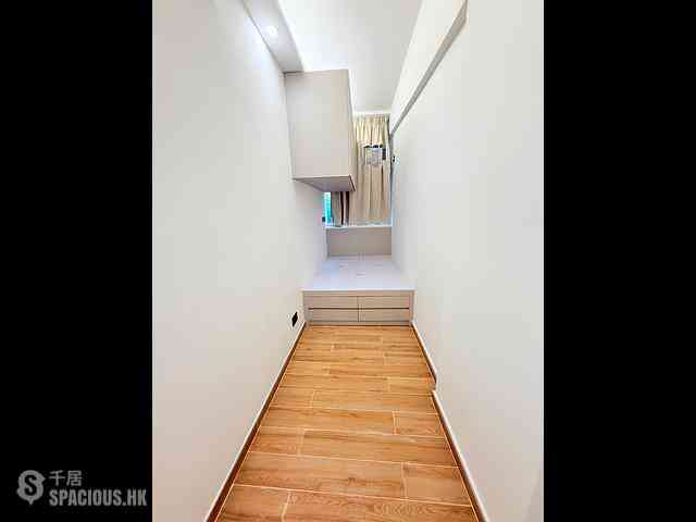 Sai Ying Pun - 203-205, Des Voeux Road West 04