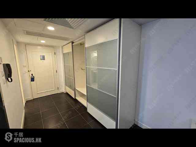 Wan Chai - Convention Plaza Apartments 04