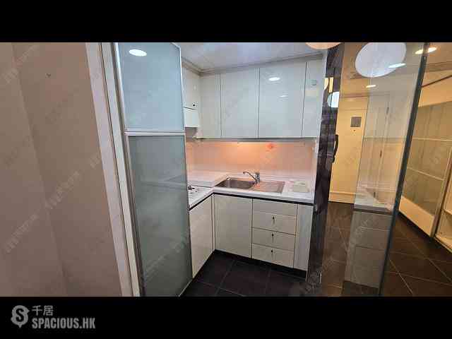 Wan Chai - Convention Plaza Apartments 05