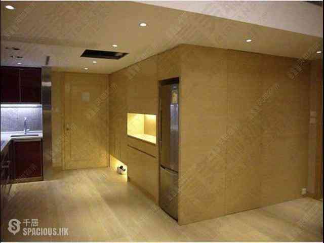 Wan Chai - Convention Plaza Apartments 02